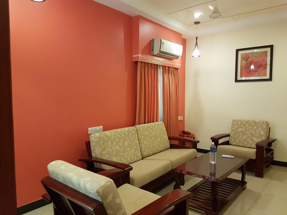 Hotel Subhalakshmi Palace Карайкуди Экстерьер фото