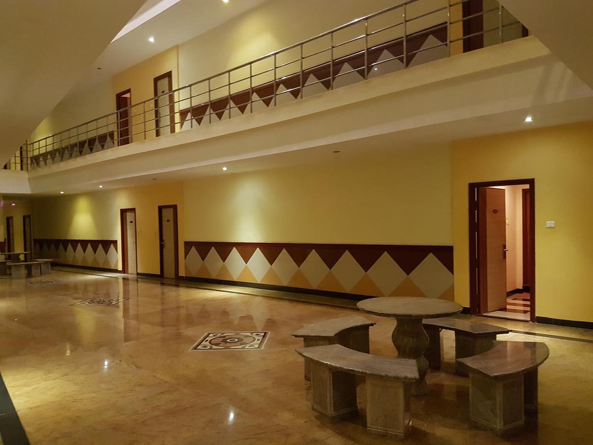 Hotel Subhalakshmi Palace Карайкуди Экстерьер фото