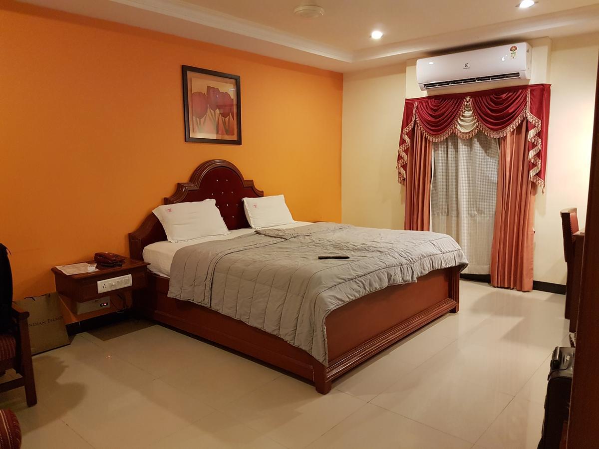 Hotel Subhalakshmi Palace Карайкуди Экстерьер фото
