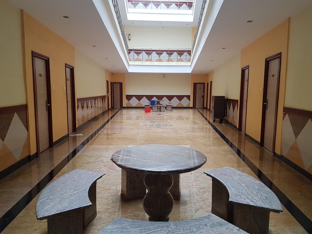 Hotel Subhalakshmi Palace Карайкуди Экстерьер фото