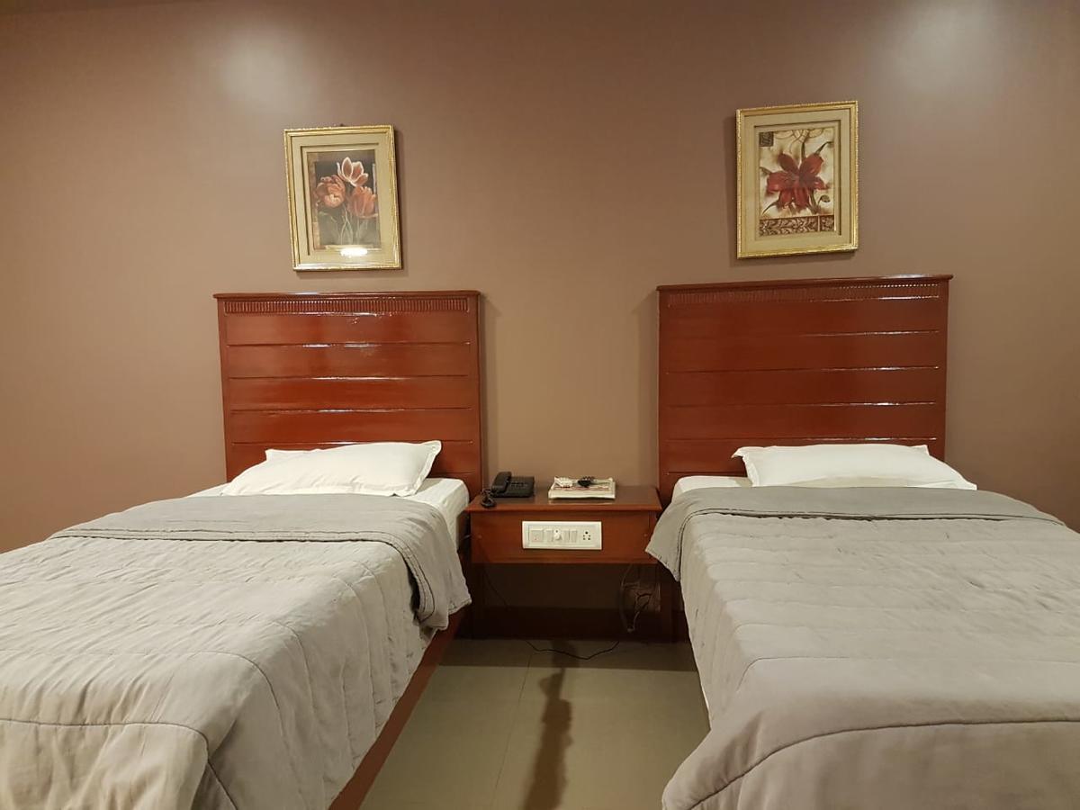 Hotel Subhalakshmi Palace Карайкуди Экстерьер фото
