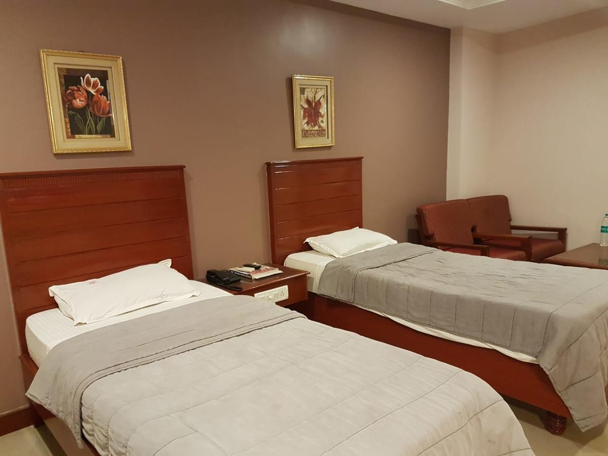 Hotel Subhalakshmi Palace Карайкуди Экстерьер фото