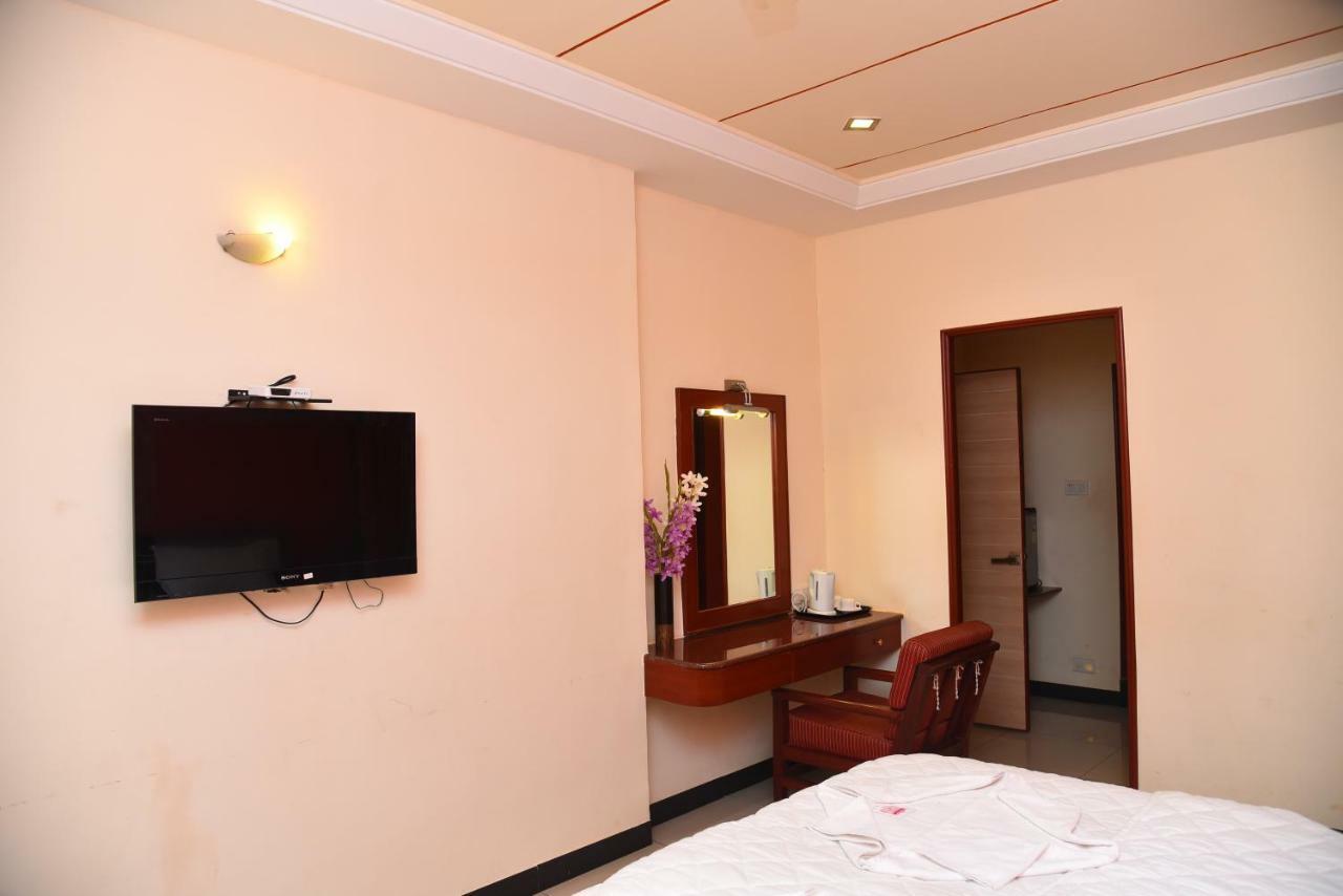 Hotel Subhalakshmi Palace Карайкуди Экстерьер фото