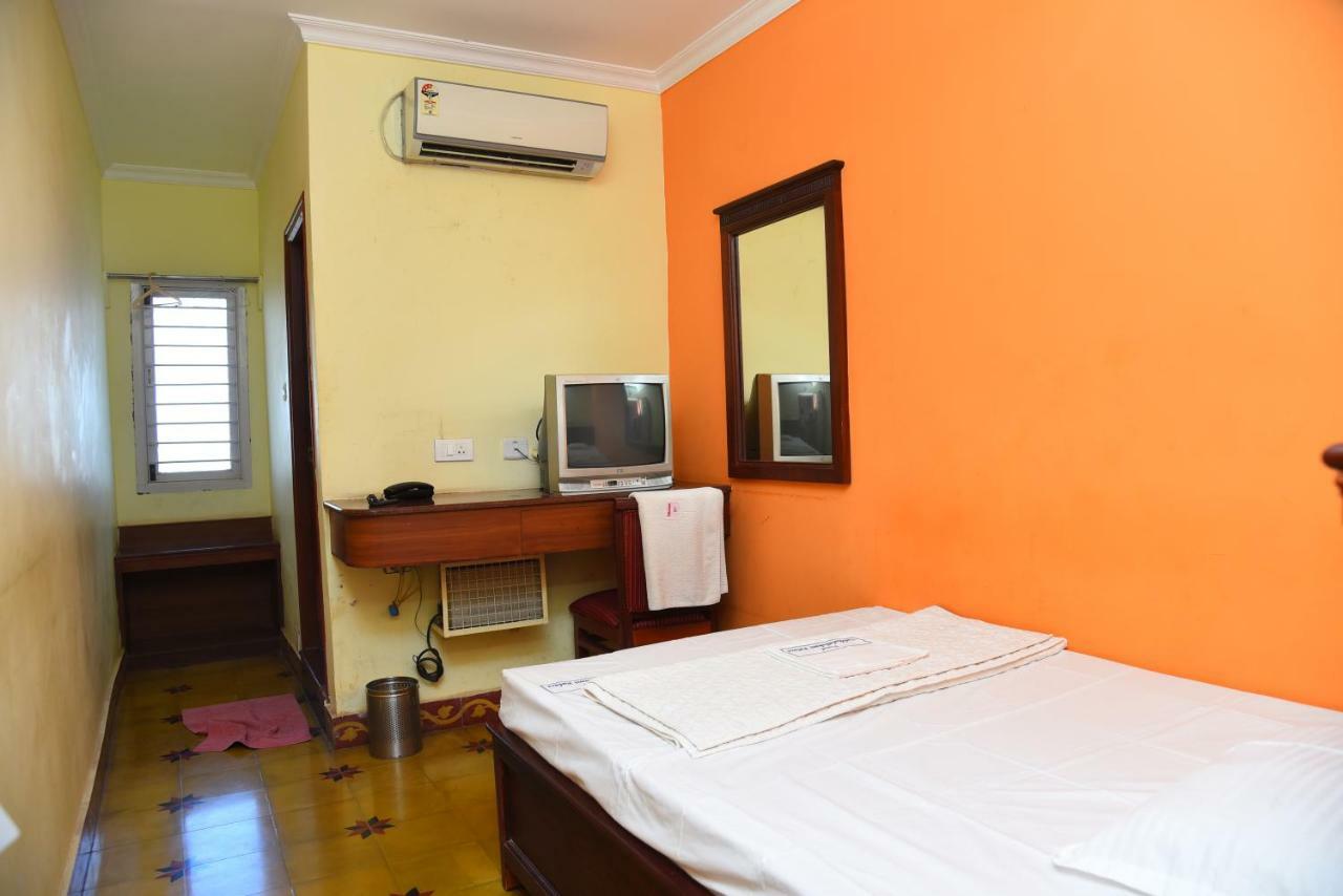Hotel Subhalakshmi Palace Карайкуди Экстерьер фото