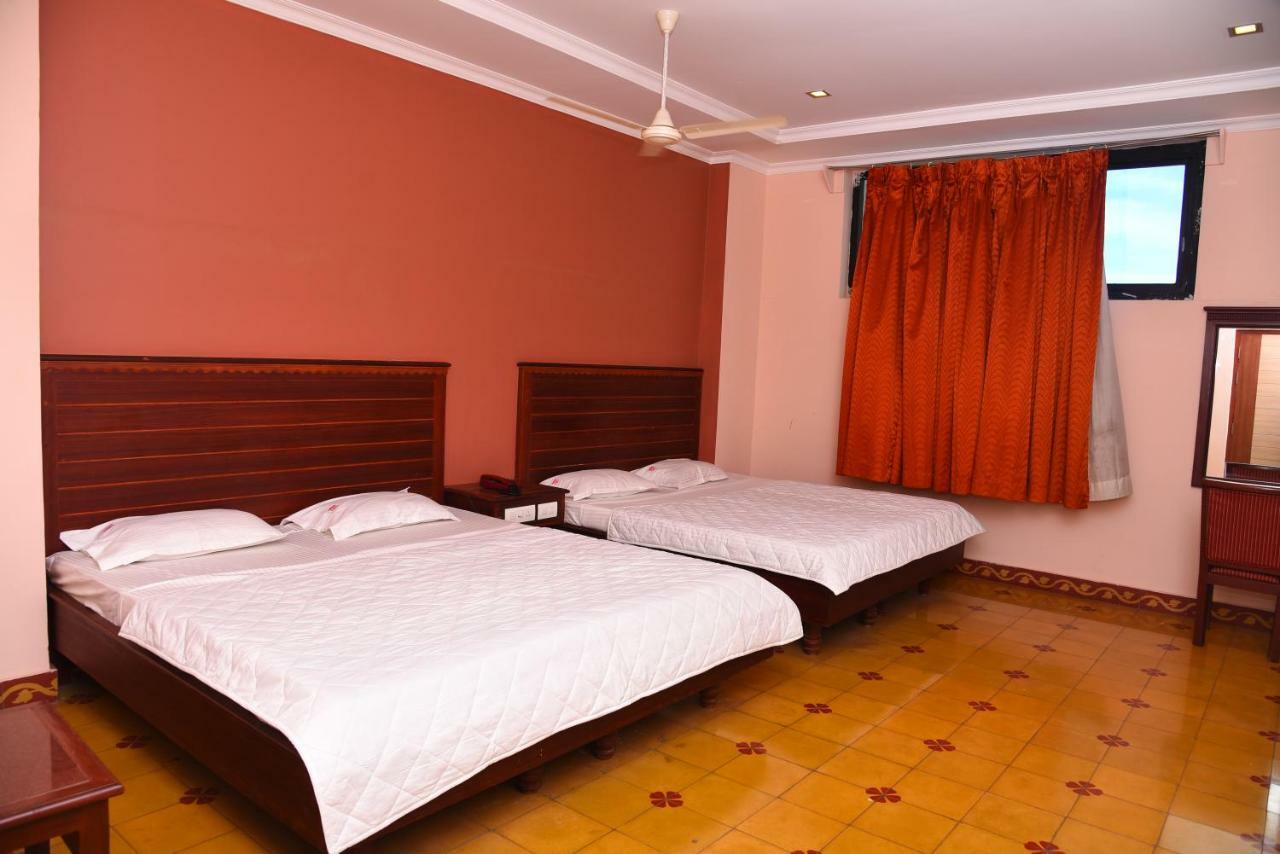 Hotel Subhalakshmi Palace Карайкуди Экстерьер фото
