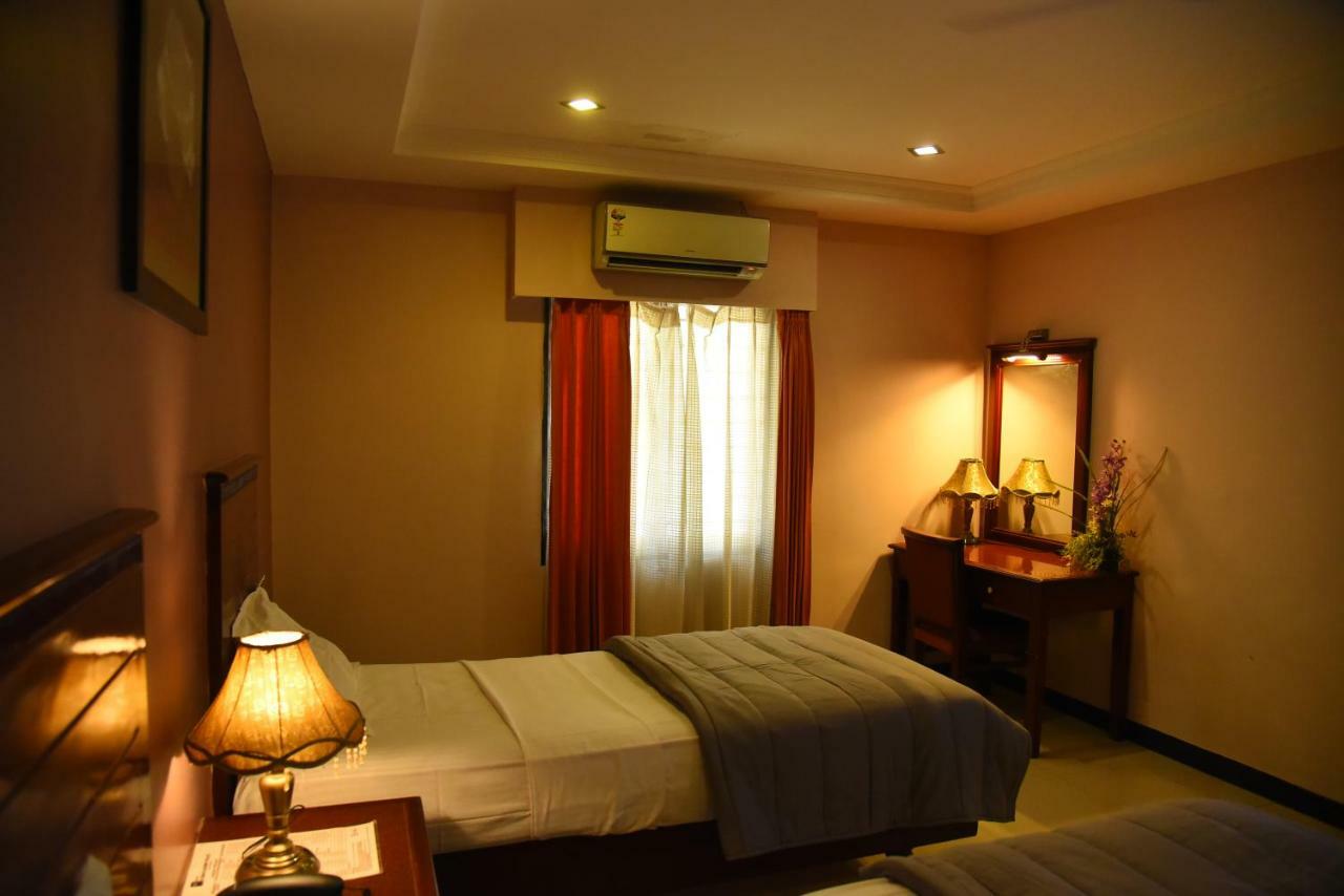 Hotel Subhalakshmi Palace Карайкуди Экстерьер фото