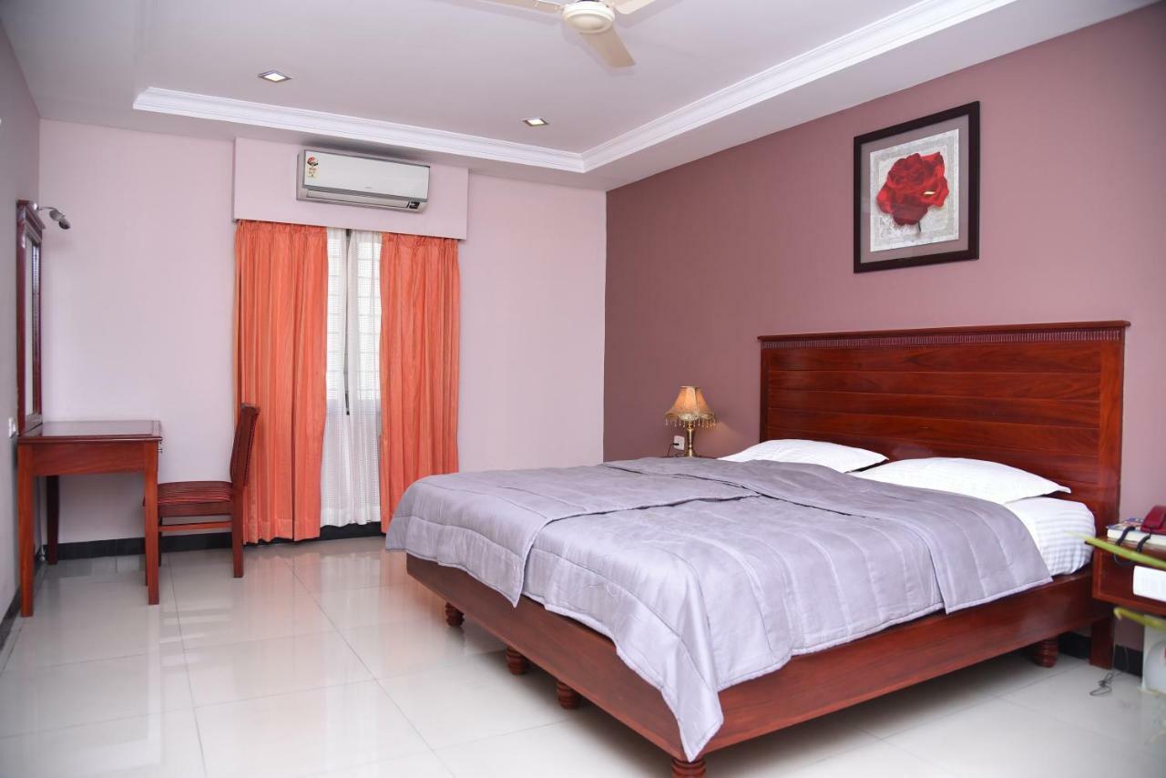 Hotel Subhalakshmi Palace Карайкуди Экстерьер фото